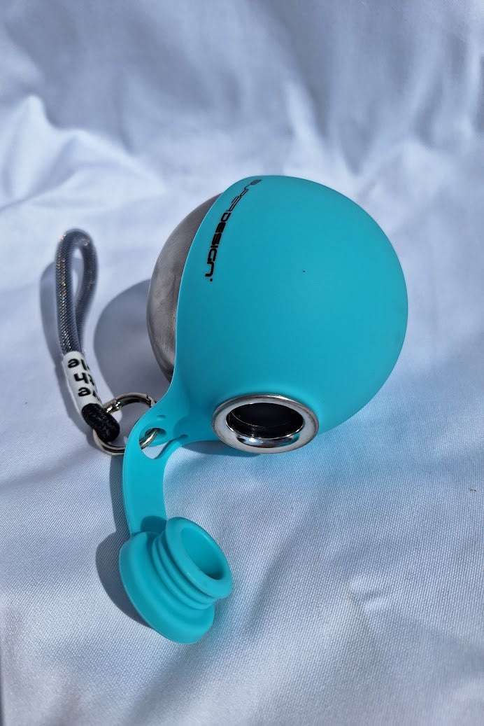 Gourde pour chien bleu turquoise avec bouchon ouvert