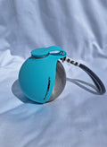 Gourde pour chien bleu turquoise, fermée, avec gamelle repliée et dragonne